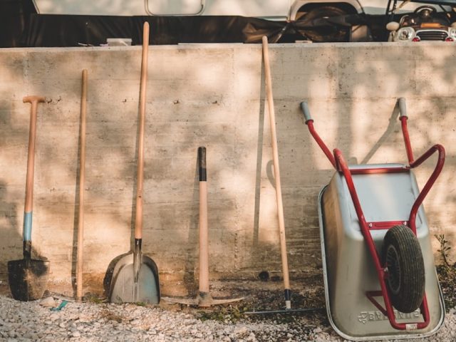 Meilleurs outils pour entretenir un petit jardin (top 7–12)