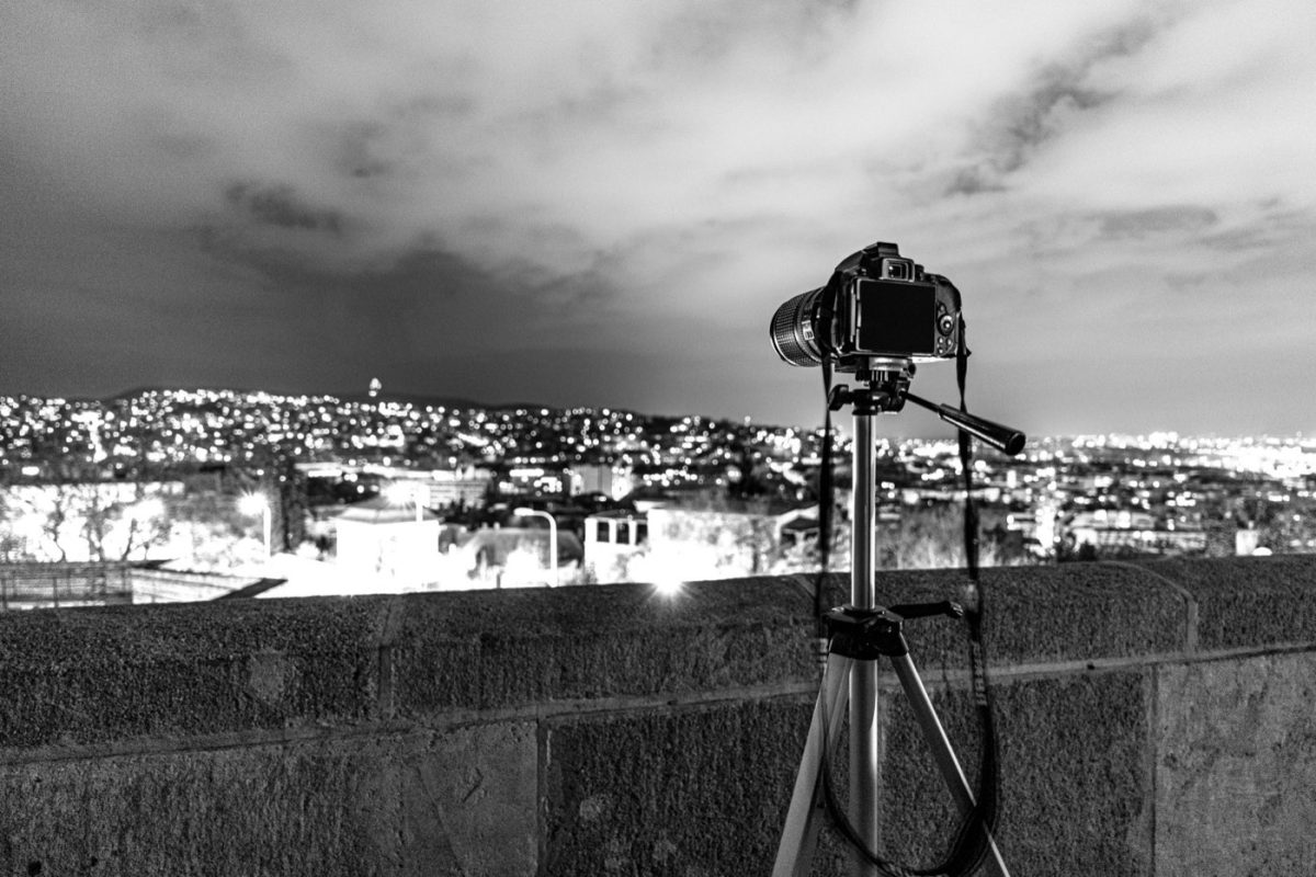Construire une série photographique nocturne en voyage