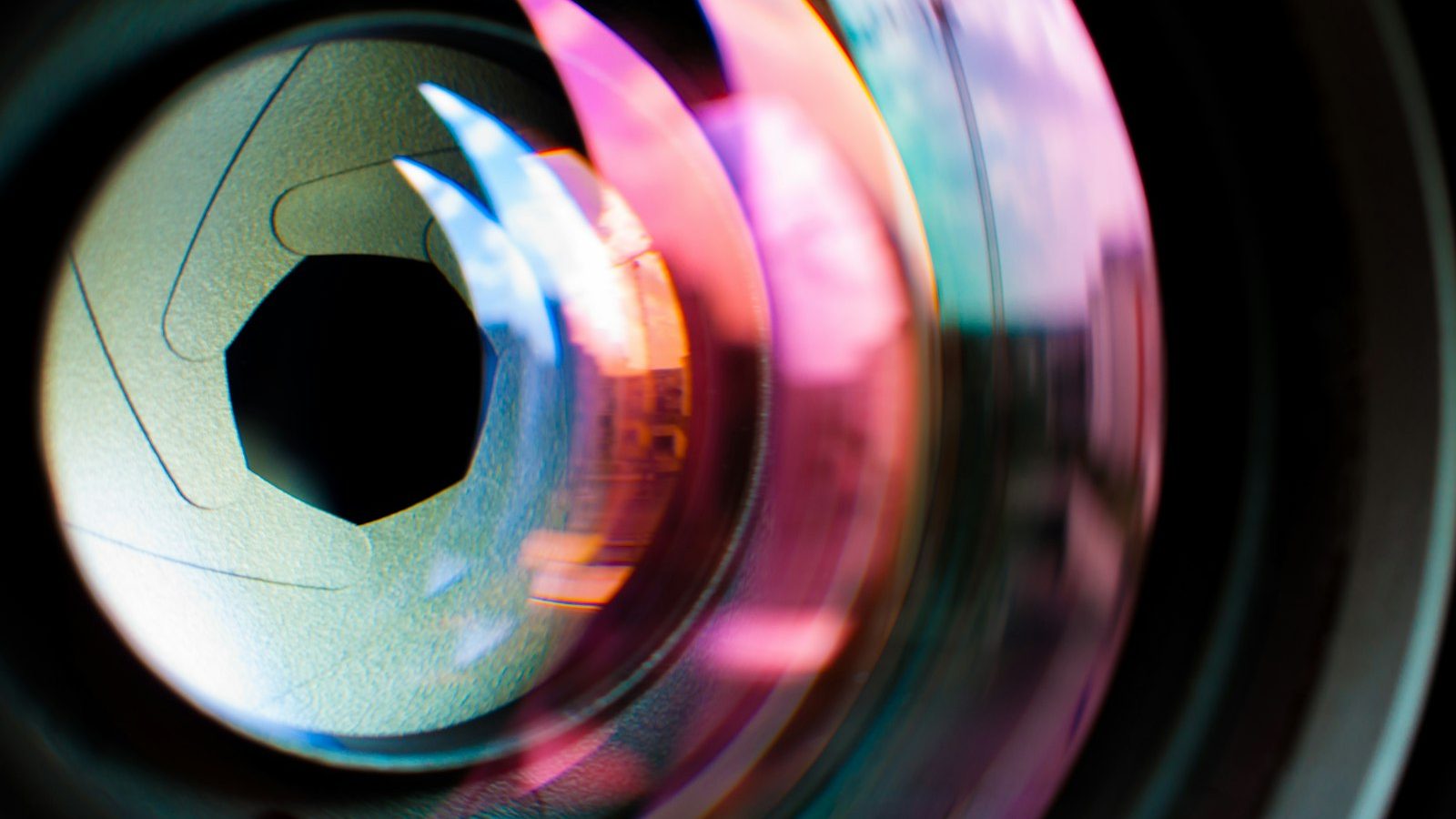 Samyang AF 28-135 mm f/2,8 : l&rsquo;objectif qui transformera vos voyages dès 2027