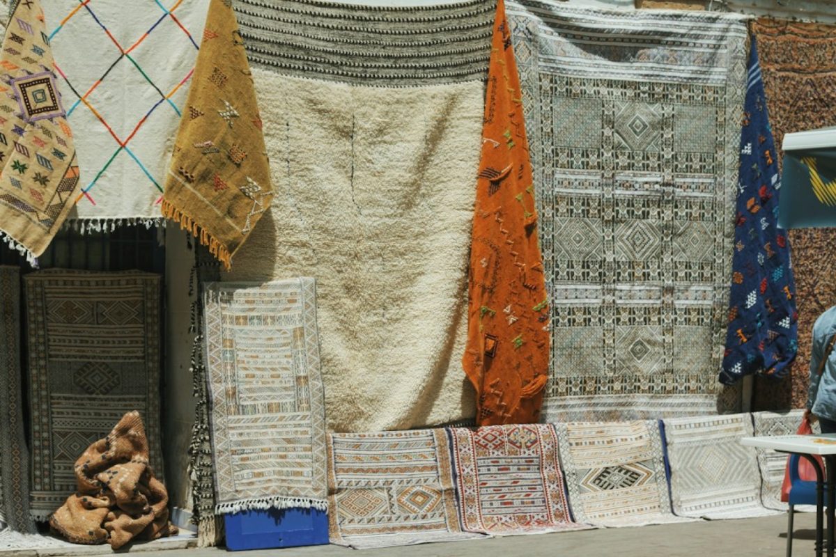 Textiles de voyage : les repères pour reconnaître un vrai tissage à la